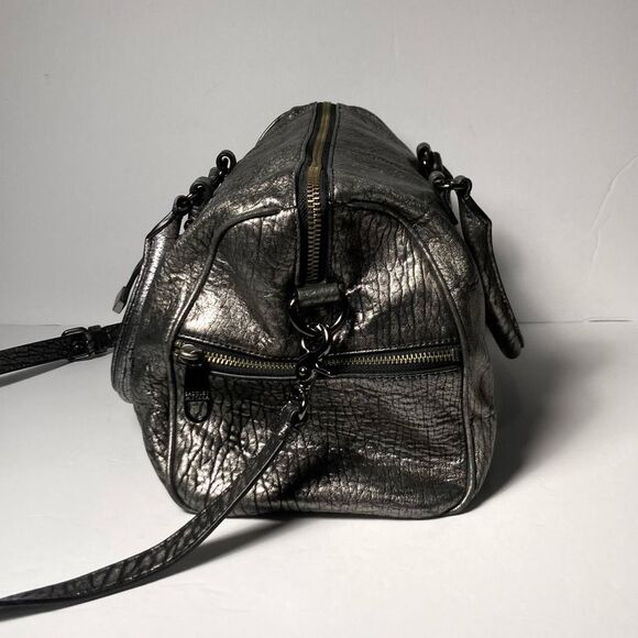 Badgley Mischka Metallic Silver Textured Leather Bag with Detachable Strap - Picture 7 of 9
